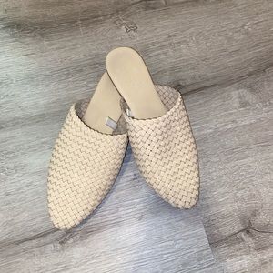 Women's Elora Mule Flats - Universal Thread - light beige 6.5 lightly used